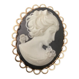 Cameo Brooch with Gold Trim Vintage Boxed